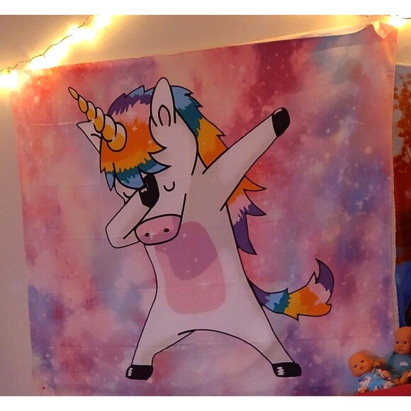 RAINBOW UNICORN PINK BLUE DABBING TAPESTRY WALL DECORATION 59X52 BEDROOM FANTASY - Picture 3 of 4